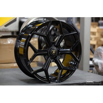 x Novitec NL4-Cl 20x9in - Centerlock - ET36 - Gloss Black Lamborghini Huracan Front Wheel